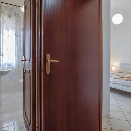 Apartment 2 Bedroom Awesome In