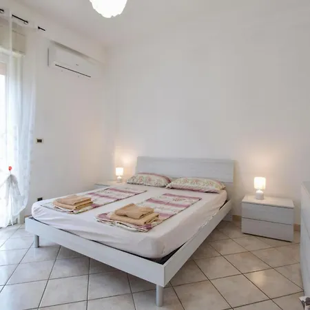 2 Bedroom Awesome In Apartment *